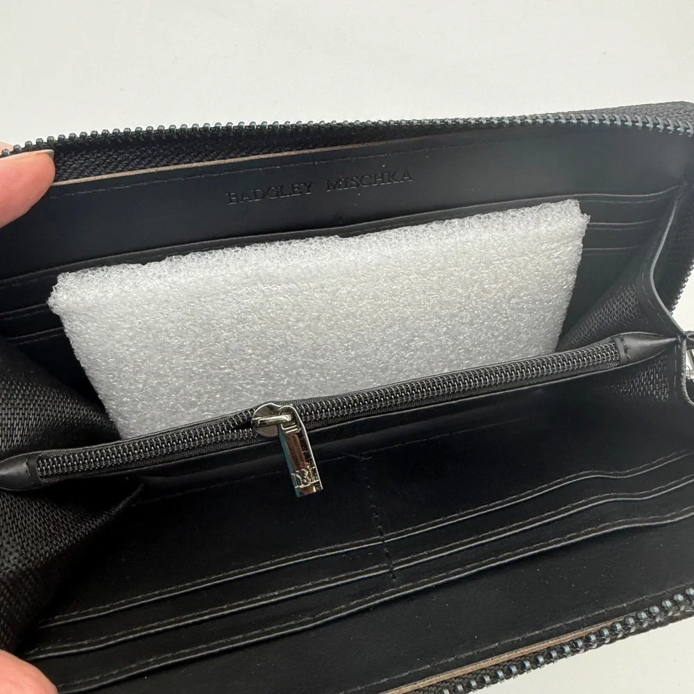 Badgley‎ Mischka Black wallet Ladies large Wallet Vegan Leather Zip Around $59